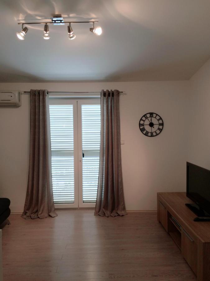 Apartment Cesarica Exteriör bild
